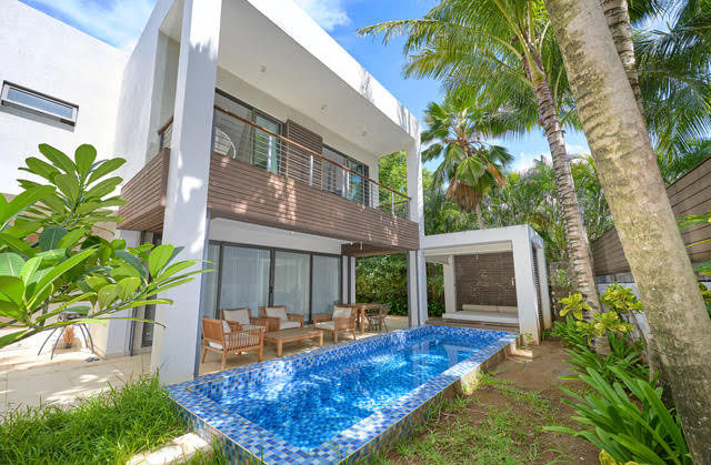 3 BEDROOM TOWNHOUSE FOR SALE WITH SEA ACCESS IN GRAND BAIE - ACCESSIBLE TO FOREIGNERS – Grand Baie