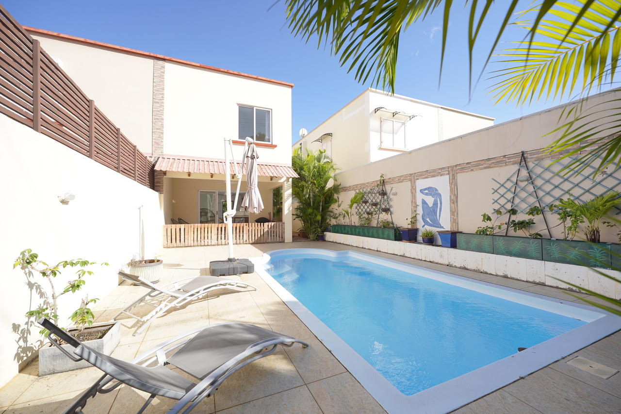 3 BEDROOM TOWNHOUSE FOR SALE NEAR THE BEACH IN POINTE AUX PIMENTS- ACCESSIBLE TO FOREIGNERS – Pointe aux Piments