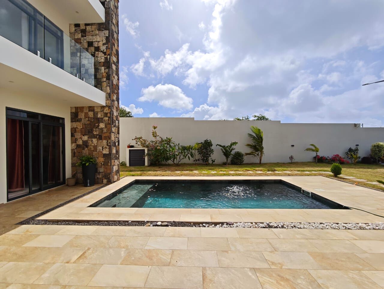 SPACIOUS 5 BEDROOM VILLA + OFFICE FOR RENT IN GRAND BAIE - NORTH – Grand Baie