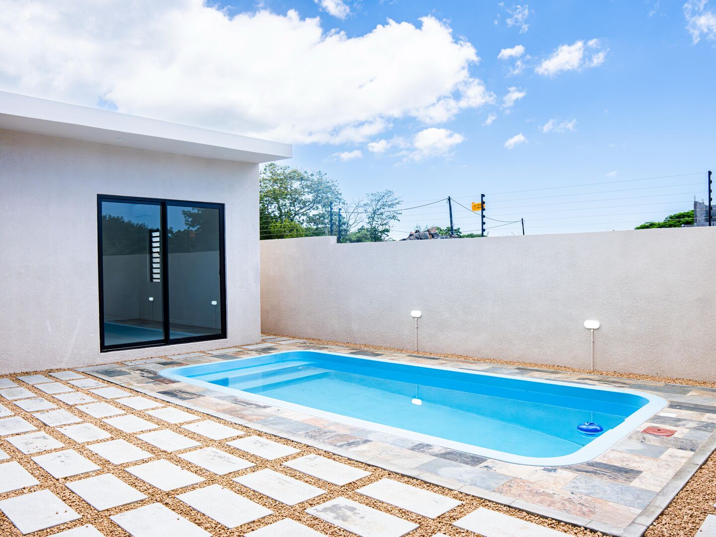 FOR SALE – MODERN AND SECURE VILLA IN FORÊT D’ARUTY- NORD – Forêt Daruty