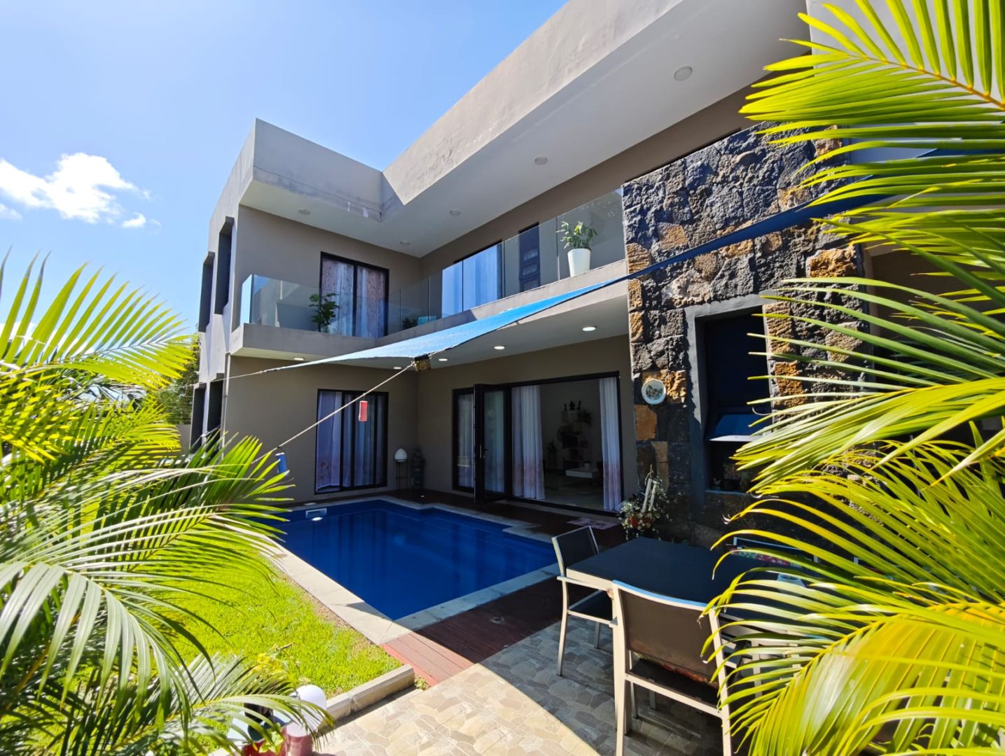 VILLA FOR SALE – SEMI-FURNISHED – 4 BEDROOMS WITH SWIMMING POOL – GRAND BAIE – Grand Baie