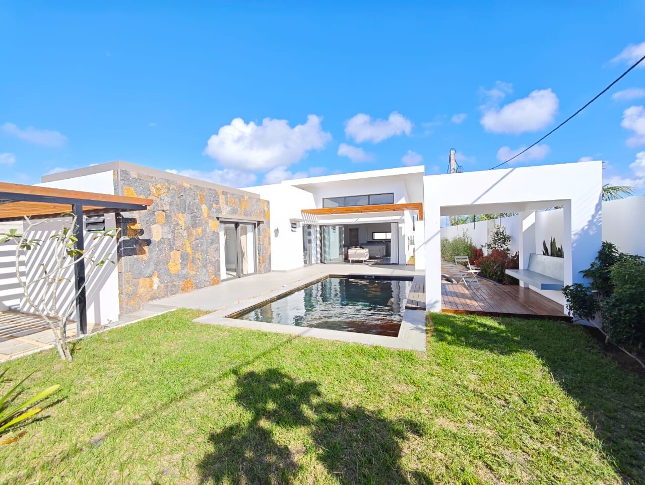 NEW VILLA SINGLE -STOREY FOR  SALE-SEMI FURNISHED-MONT MASCAL-NORTH – Mont Mascal