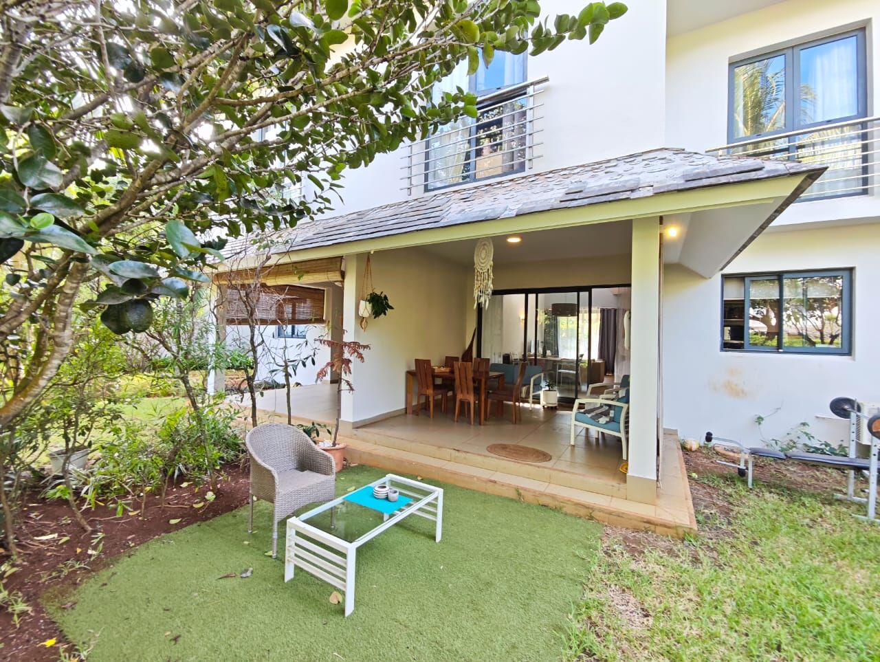 TRIPLEX FOR RENT – AZURI-SEA VIEW – PRESTIGIOUS RESIDENCE – Roches Noires