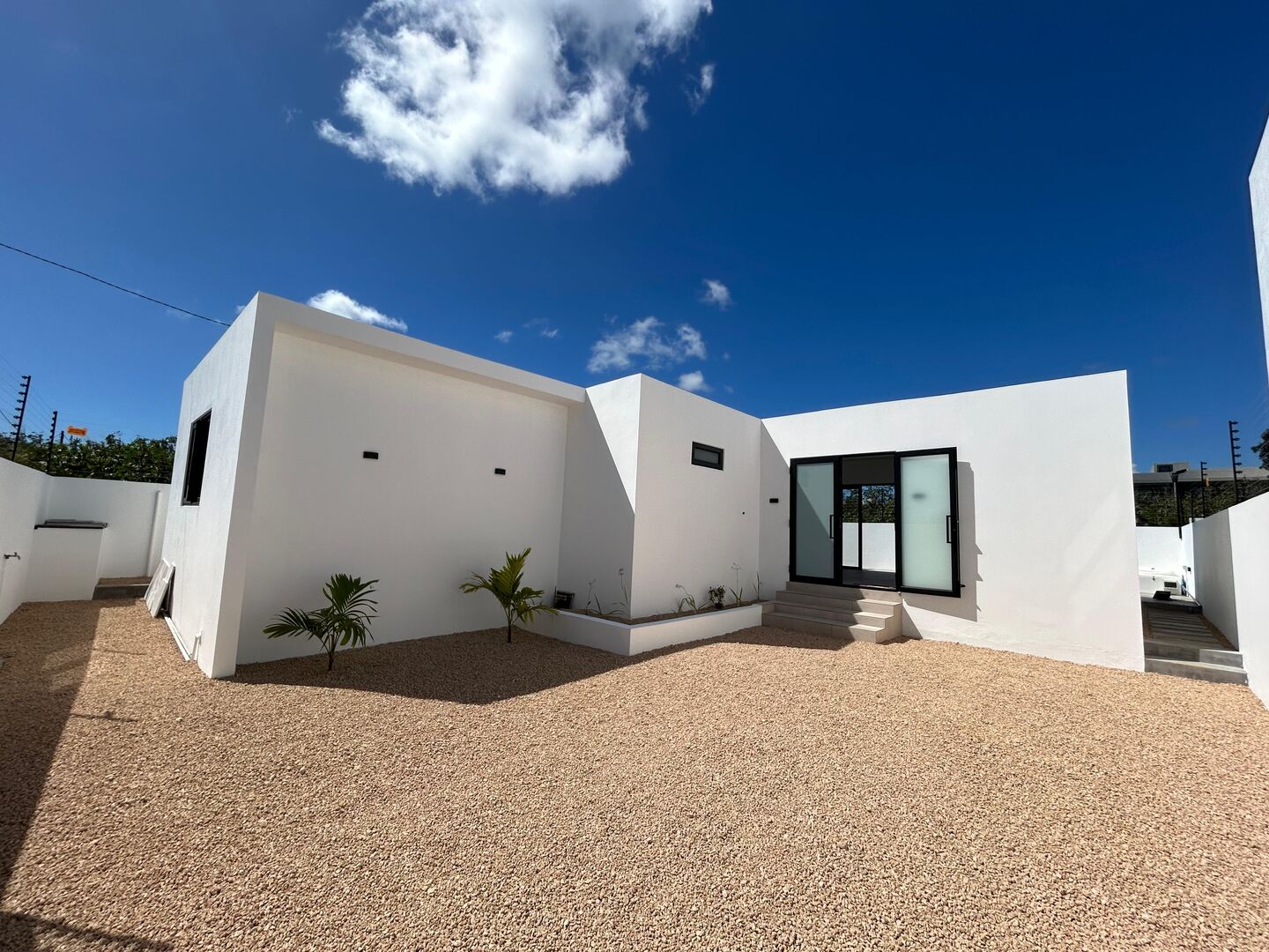 FOR SALE – SEMI-FURNISHED SINGLE-STOREY VILLA IN GRAND BAIE - NORTH / LOCAL MARKET – Grand Baie