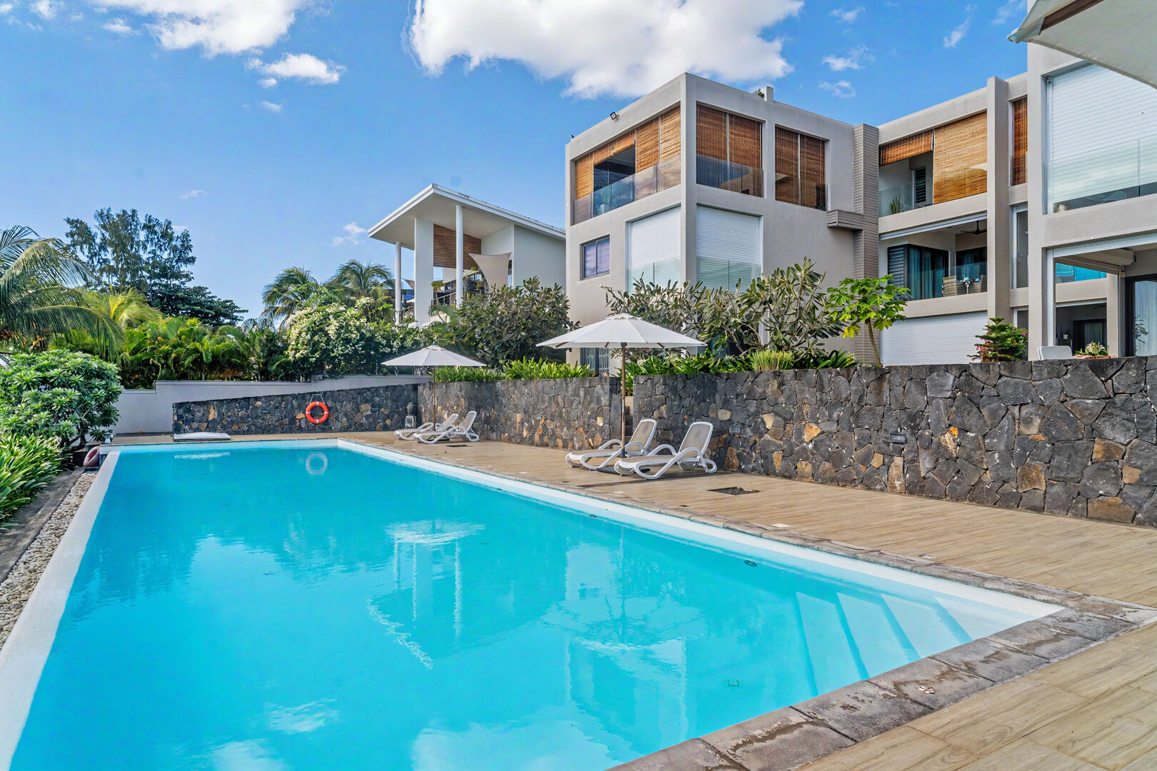 FOR RENT – 3-BEDROOM SEAFRONT APARTMENT | TROU AUX BICHES – Trou aux Biches