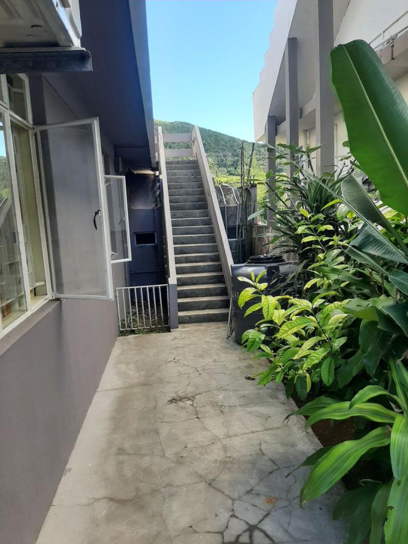 Maison à vendre à Petit Verger Moka avec 4 petits appartements.