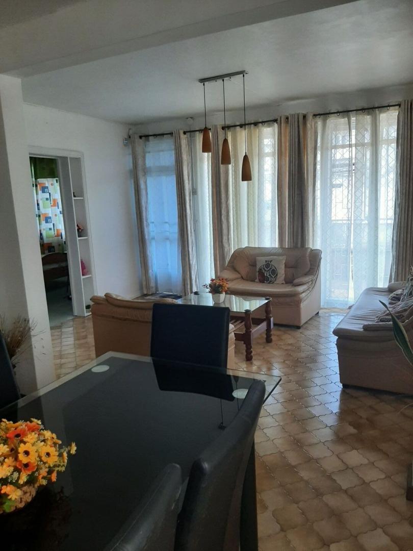 Maison à vendre à Petit Verger Moka avec 4 petits appartements.