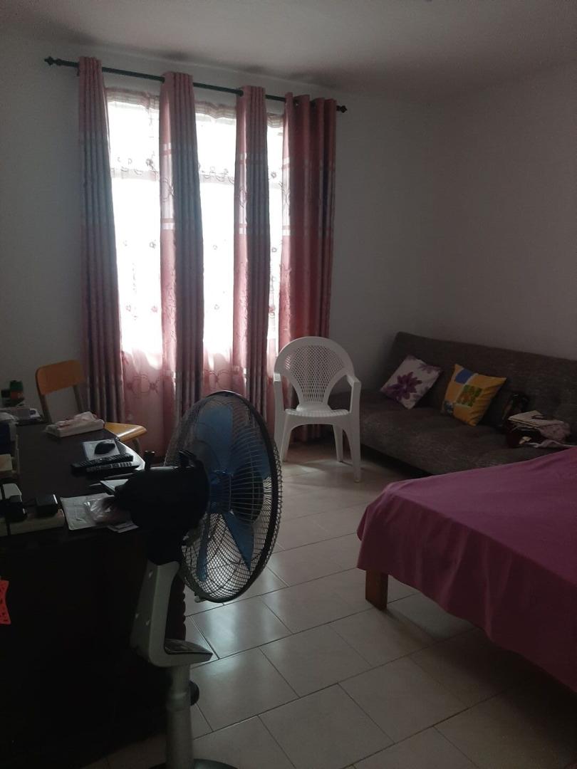 Maison à vendre à Petit Verger Moka avec 4 petits appartements.
