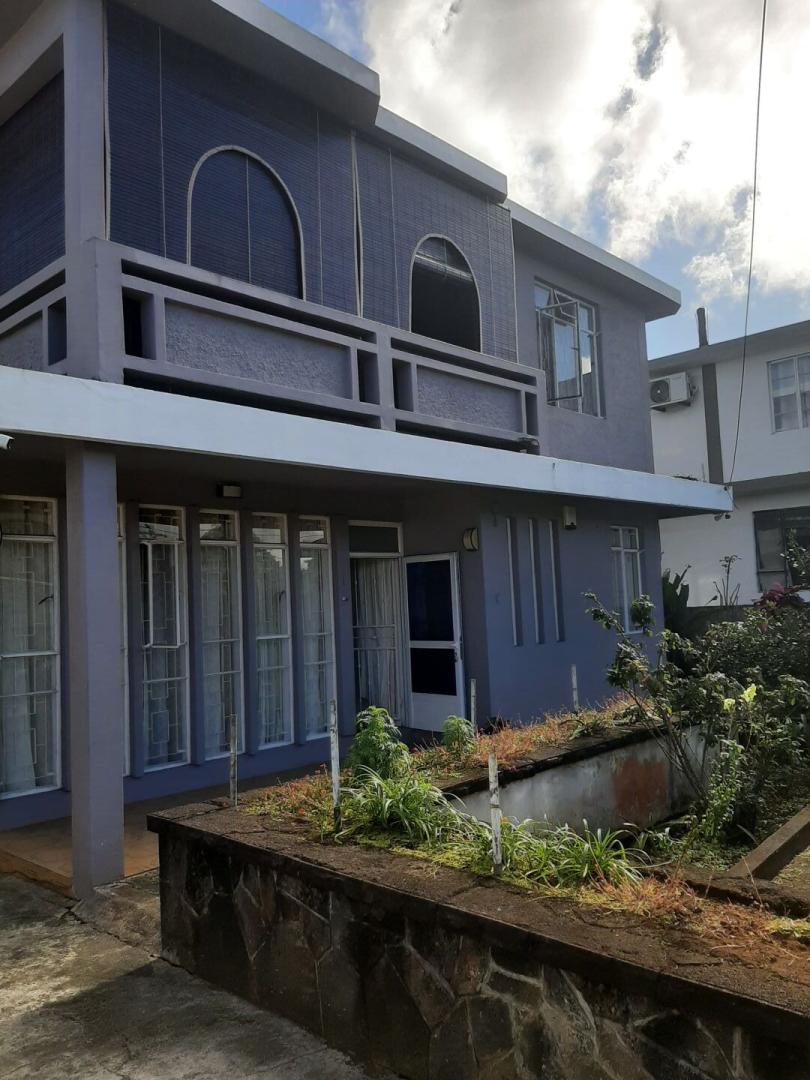 Maison à vendre à Petit Verger Moka avec 4 petits appartements.
