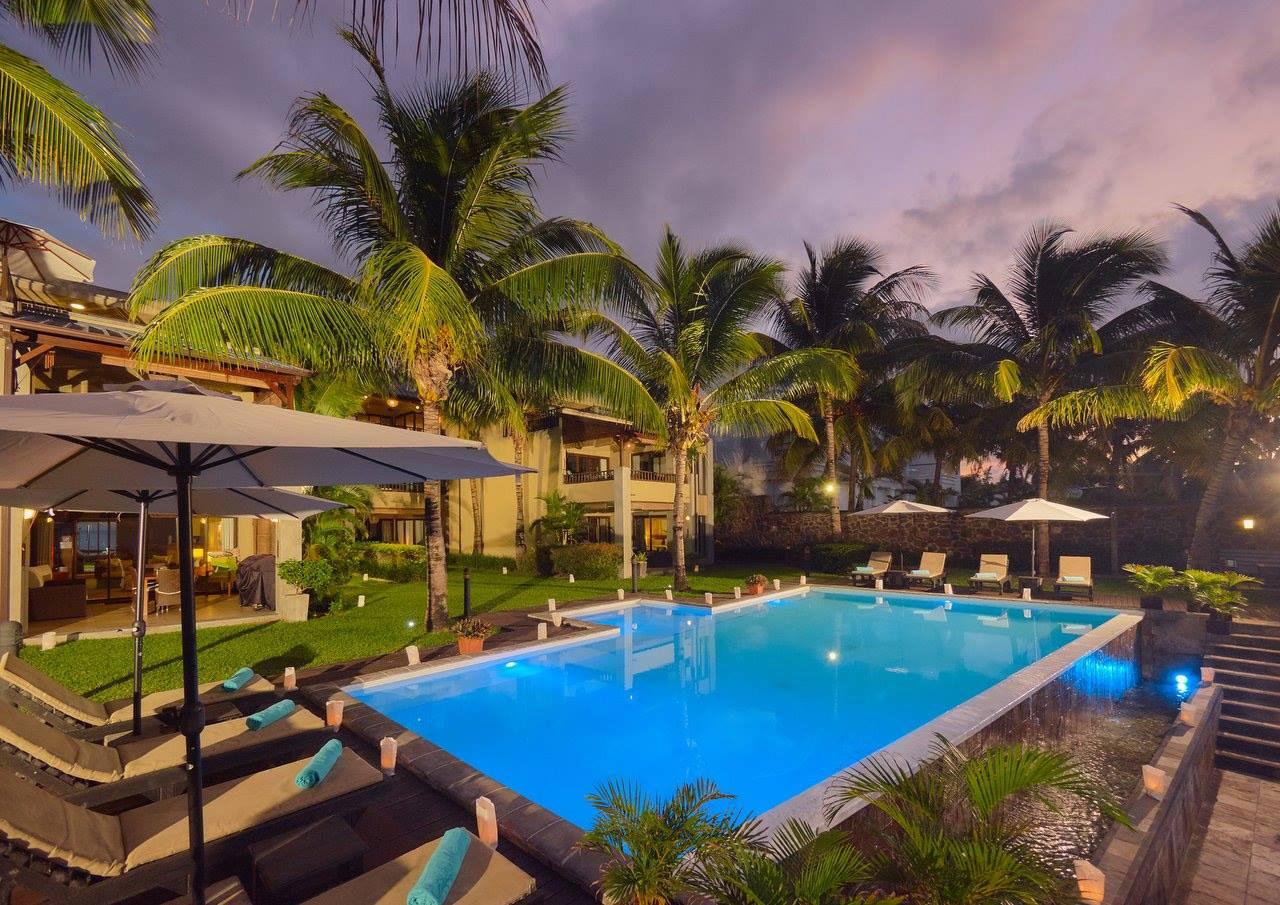 A  Vendre : Penthouse Pieds dans l'eau a Trou aux Biches