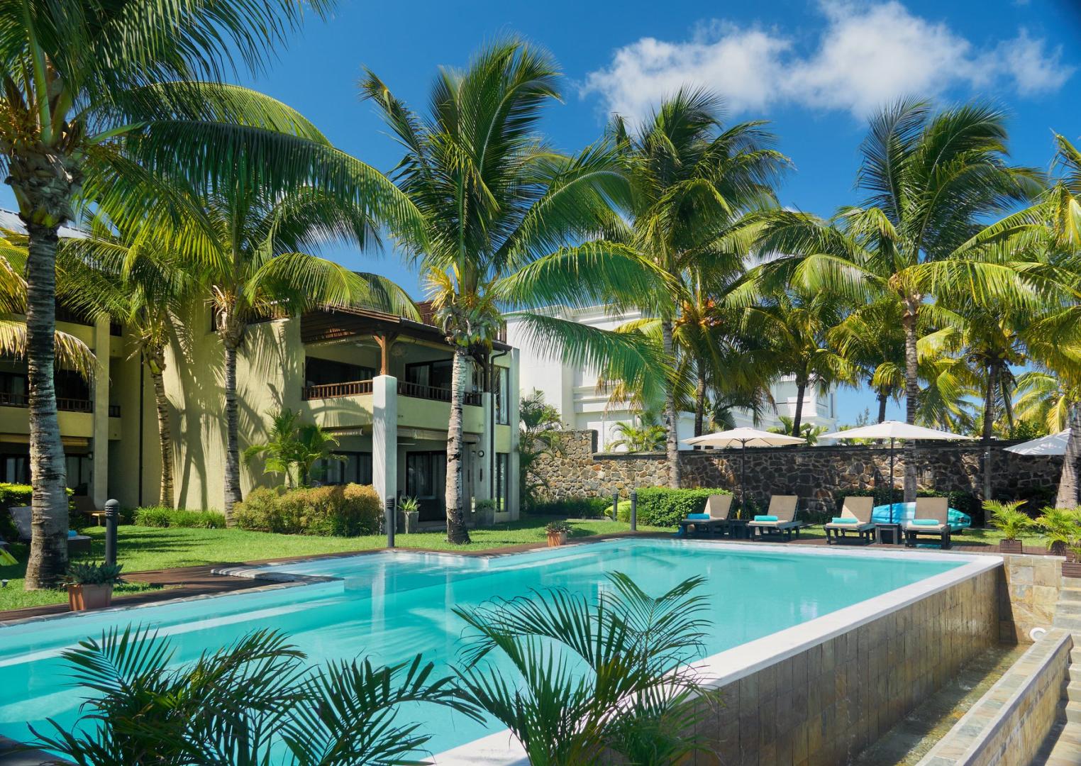 A  Vendre : Penthouse Pieds dans l'eau a Trou aux Biches