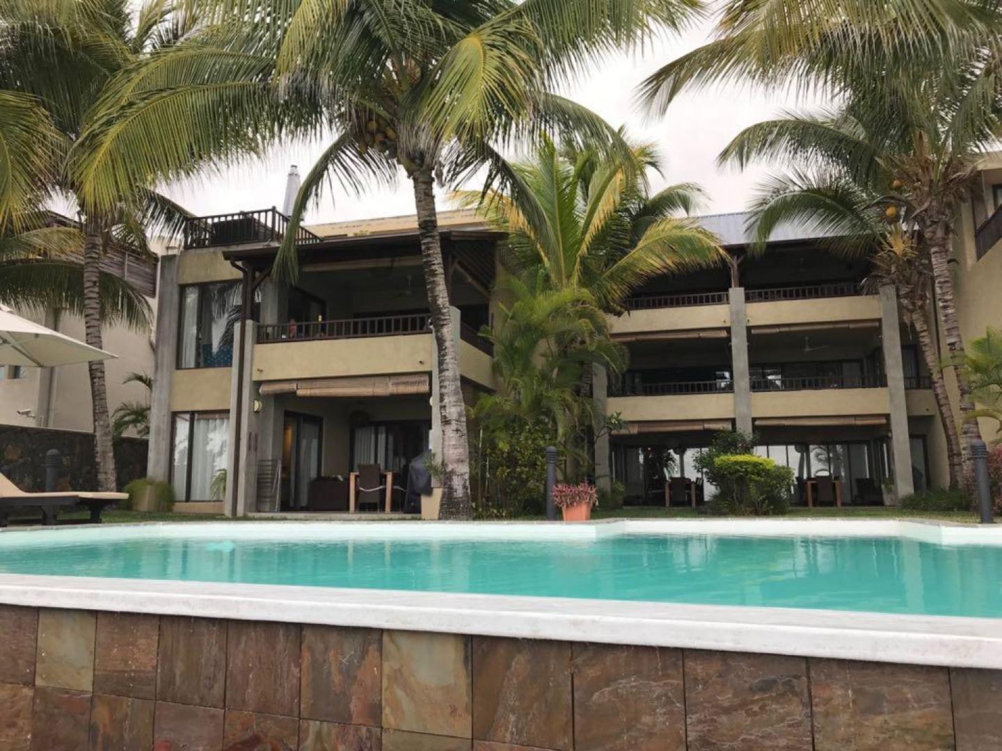 A  Vendre : Penthouse Pieds dans l'eau a Trou aux Biches