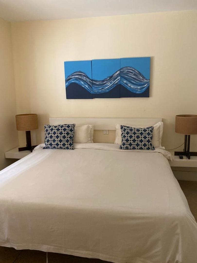 A  Vendre : Penthouse Pieds dans l'eau a Trou aux Biches
