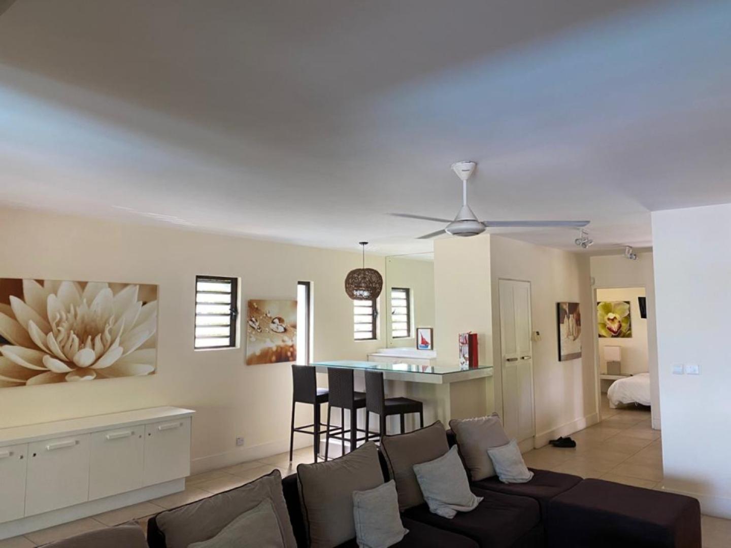A  Vendre : Penthouse Pieds dans l'eau a Trou aux Biches