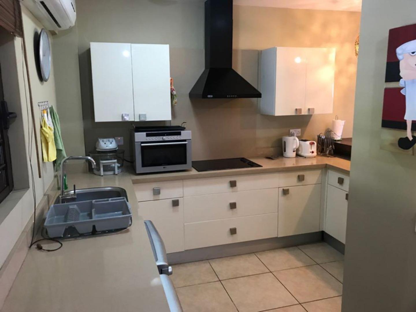 A  Vendre : Penthouse Pieds dans l'eau a Trou aux Biches