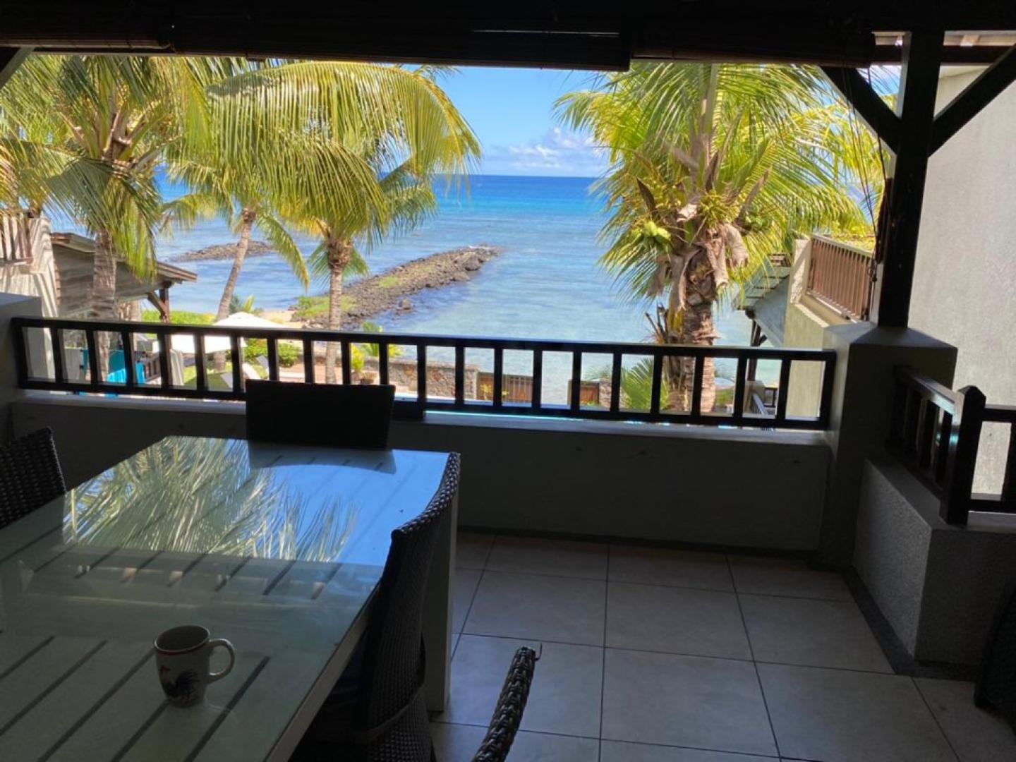 A  Vendre : Penthouse Pieds dans l'eau a Trou aux Biches