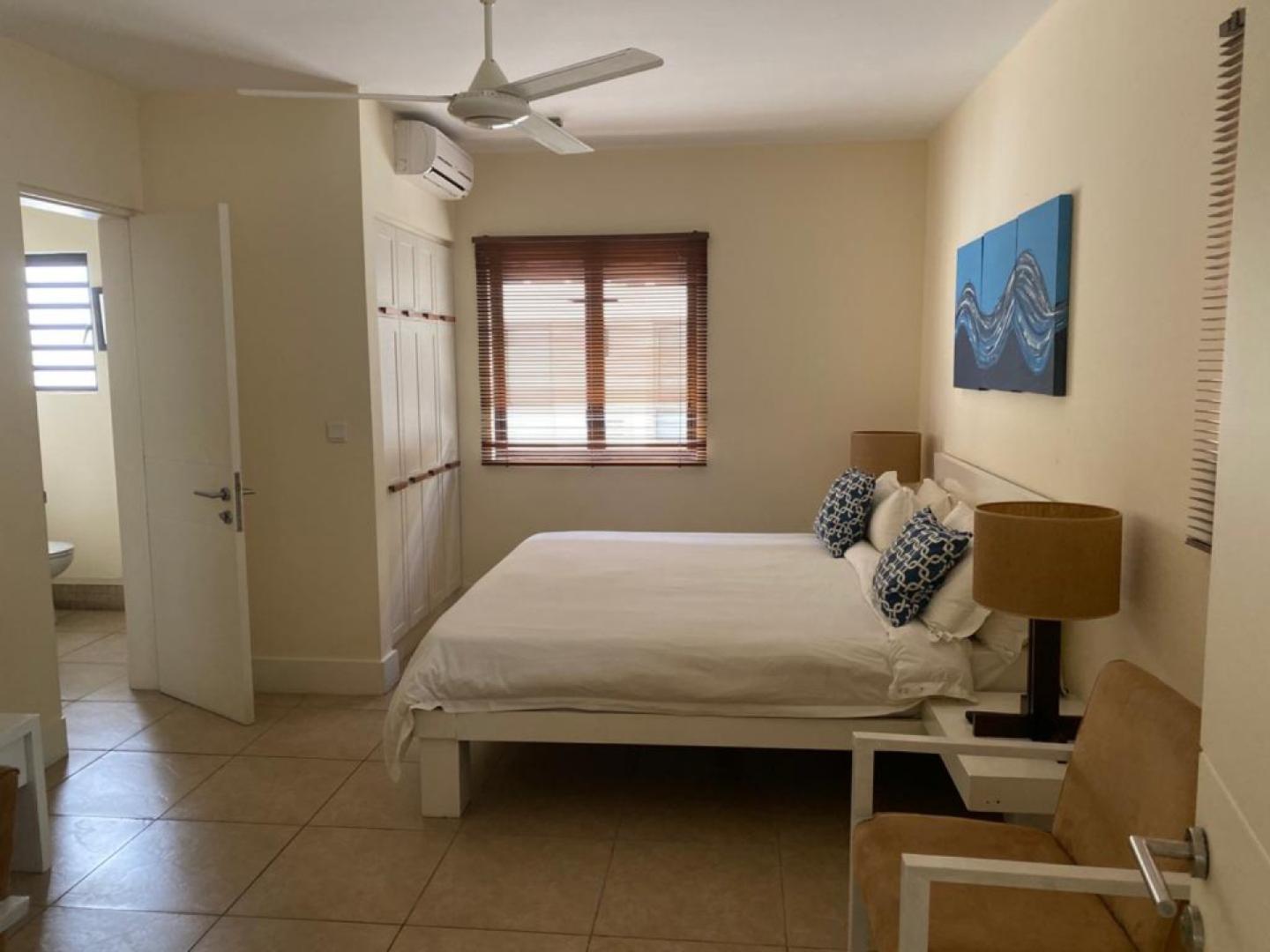 A  Vendre : Penthouse Pieds dans l'eau a Trou aux Biches