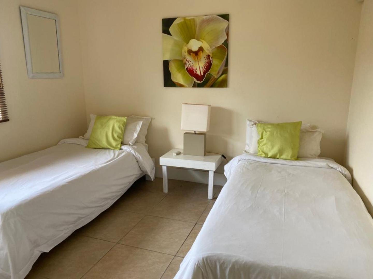 A  Vendre : Penthouse Pieds dans l'eau a Trou aux Biches