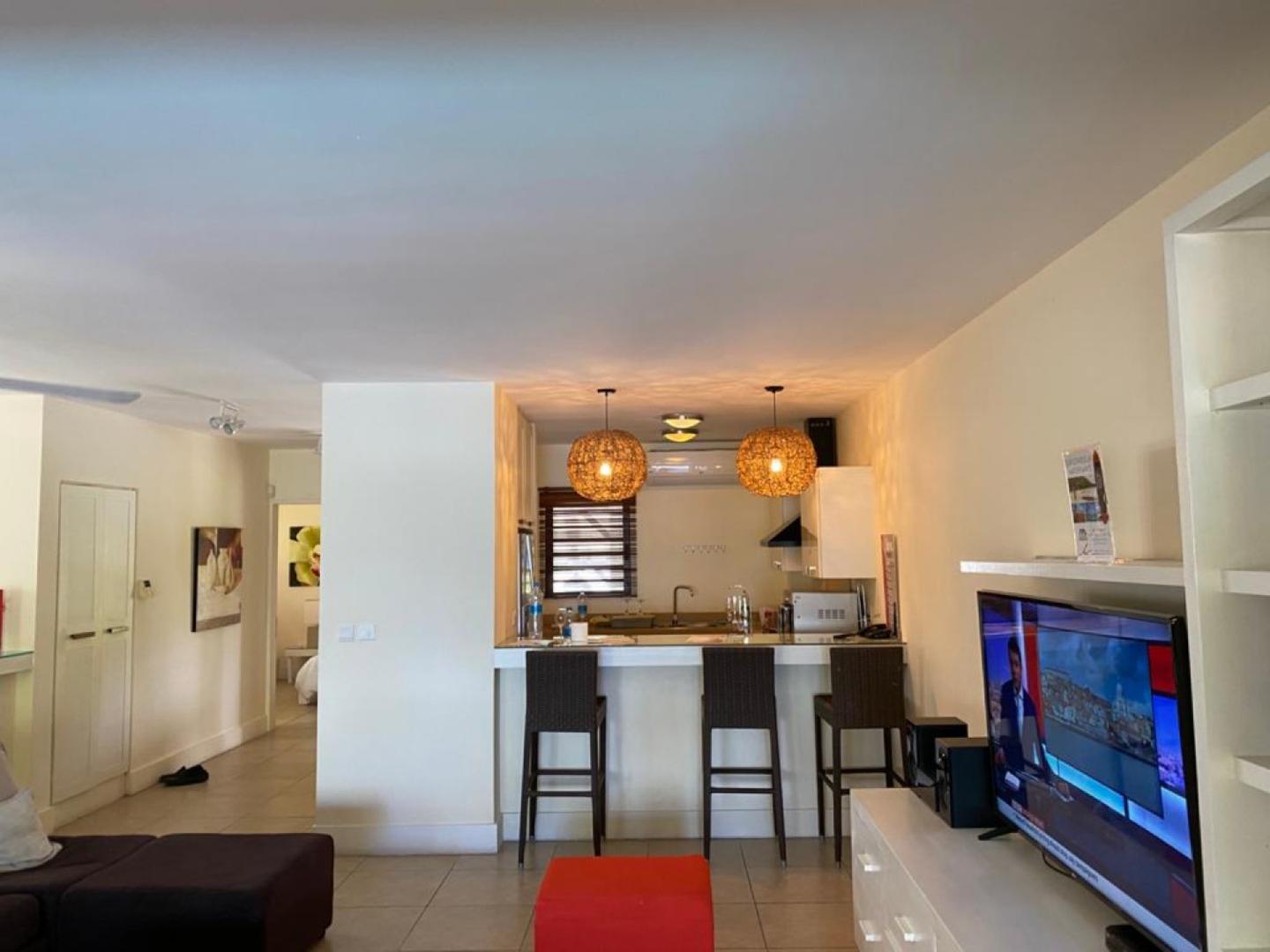 A  Vendre : Penthouse Pieds dans l'eau a Trou aux Biches