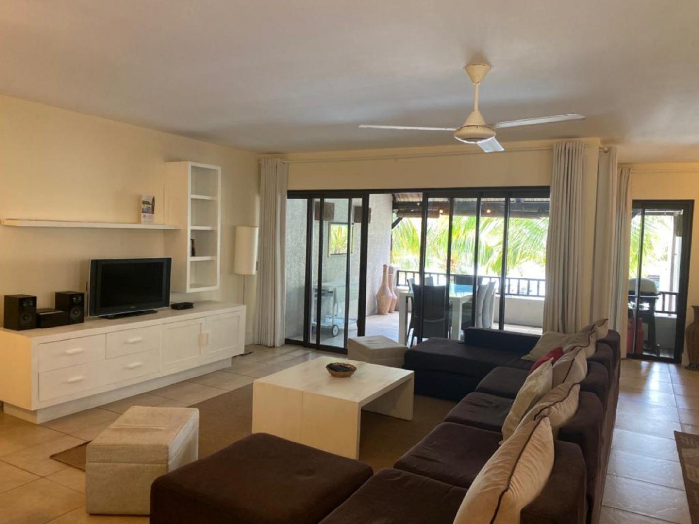 A  Vendre : Penthouse Pieds dans l'eau a Trou aux Biches