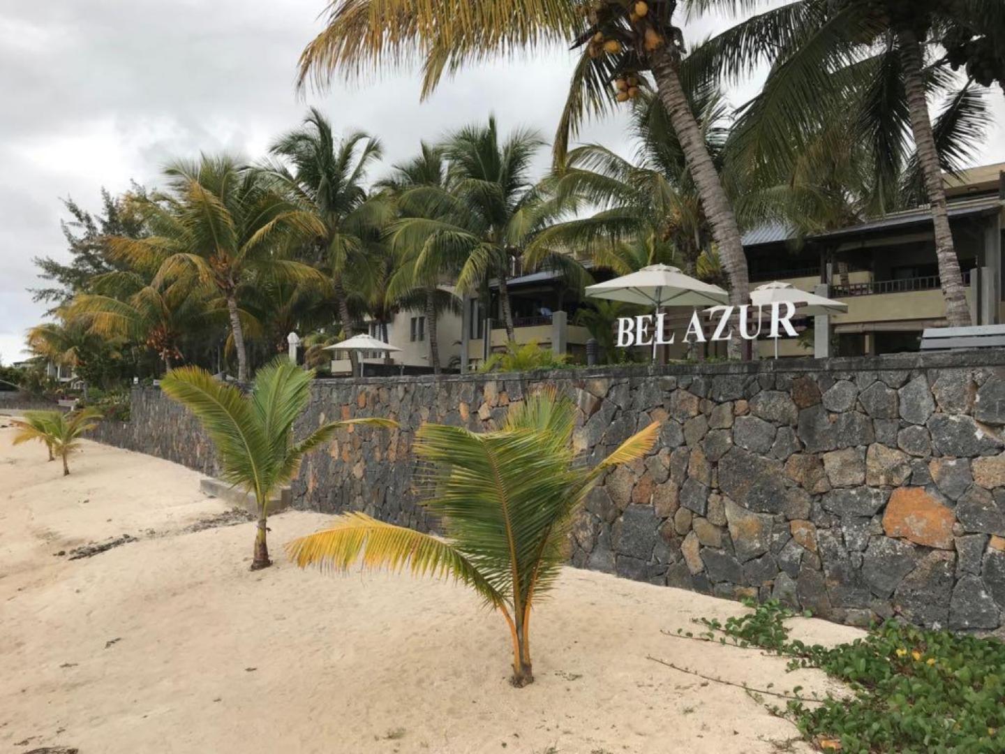 A  Vendre : Penthouse Pieds dans l'eau a Trou aux Biches