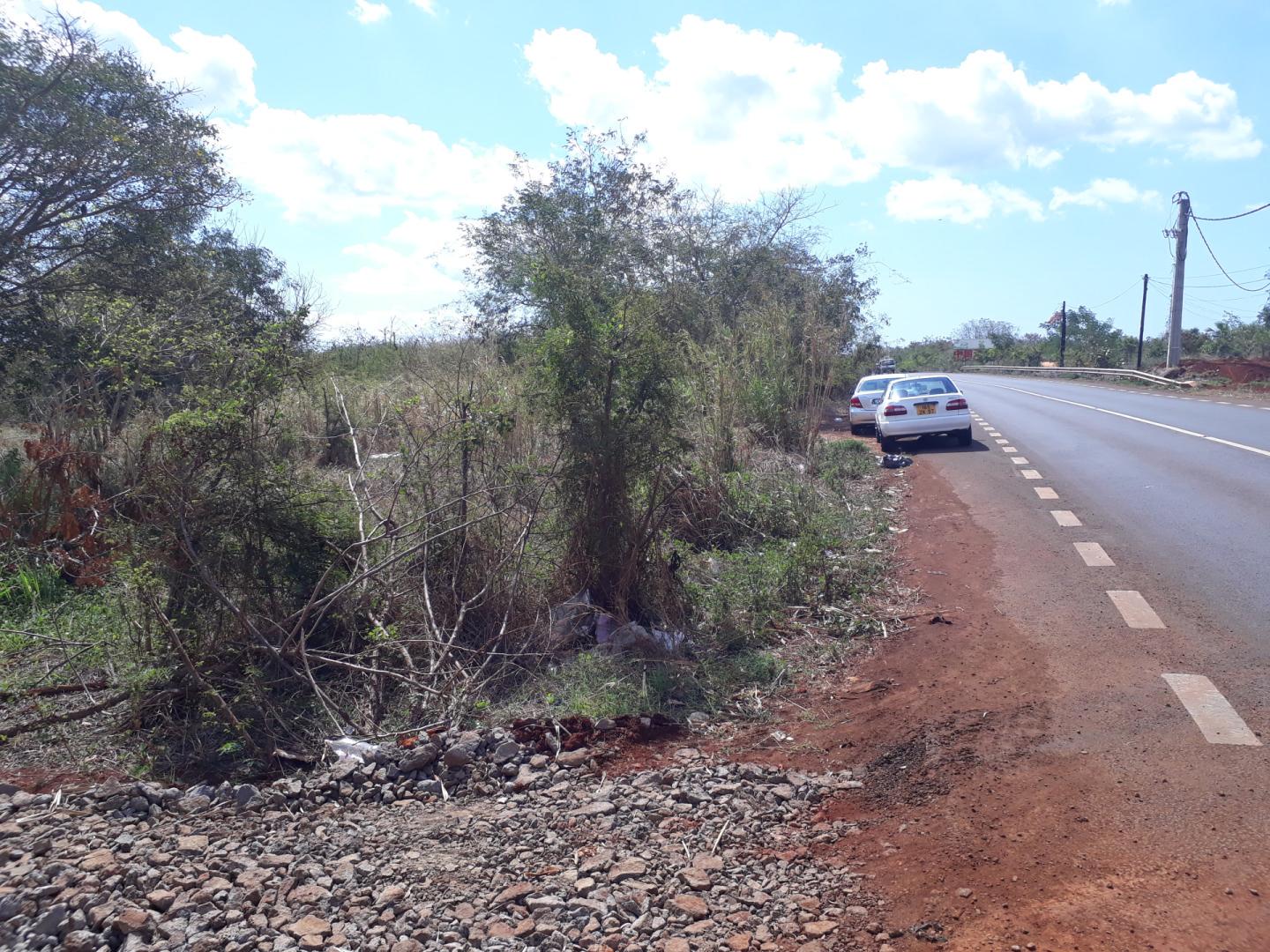 Terrain commercial et industriel a Vendre a Riche Terre sur la Route principale de 6.31 arpents