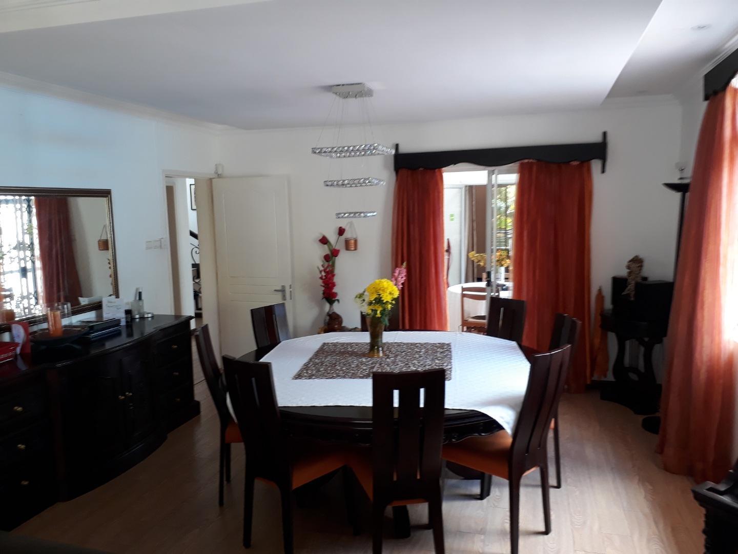 Grande maison de 5 chambres à vendre à Floréal dans un quartier tres chic sur un terrain de 36 perches.