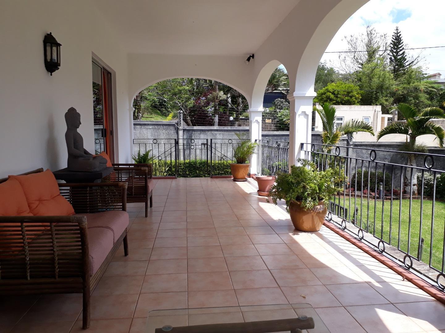 Grande maison de 5 chambres à vendre à Floréal dans un quartier tres chic sur un terrain de 36 perches.
