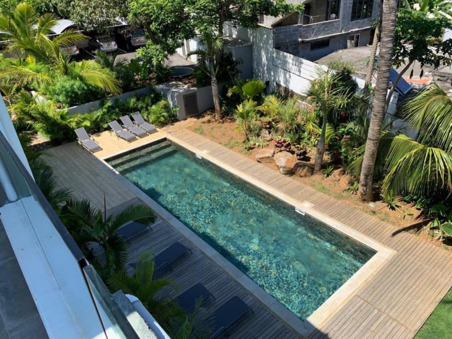 Penthouse pieds dans l'eau entièrement meublé et luxueux à vendre à Grand Baie