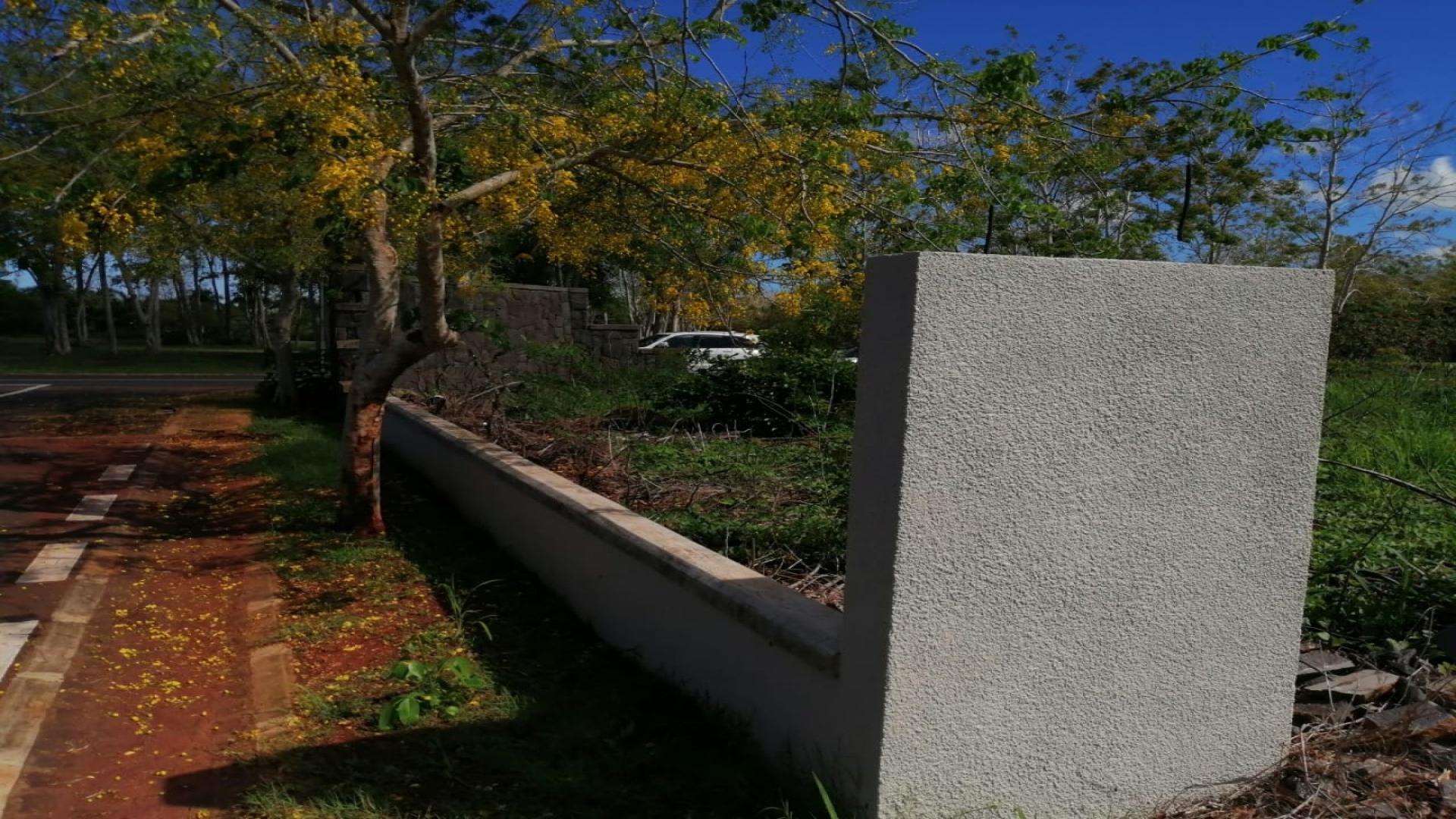 Terrain de 25 perches à vendre a Royal Park a Balaclava dans un communaute fermee