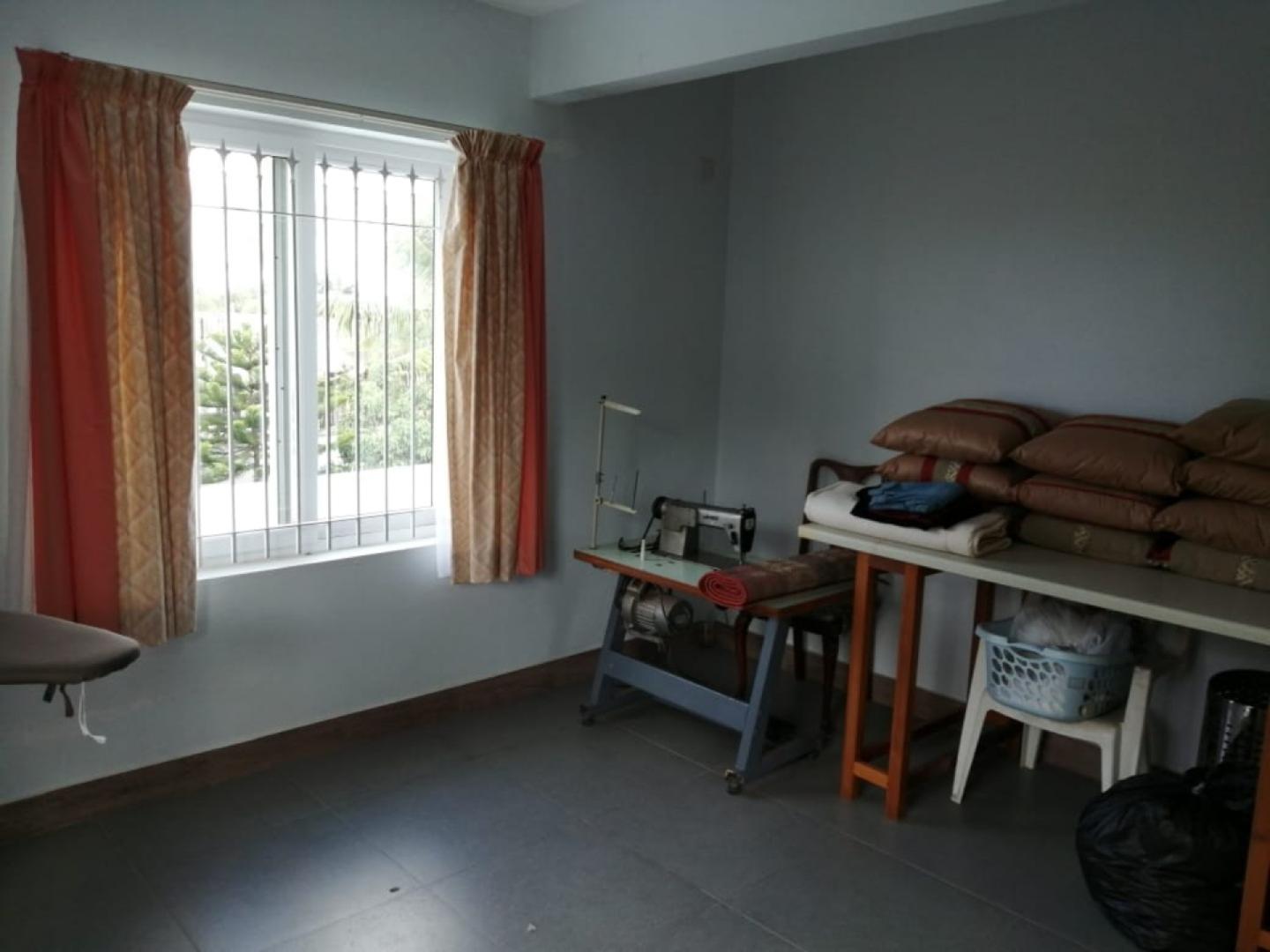 Charmante maison/villa contemporaine à vendre à St Antoine avec piscine.