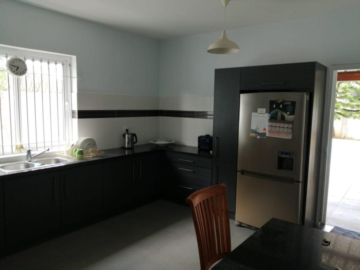 Charmante maison/villa contemporaine à vendre à St Antoine avec piscine.