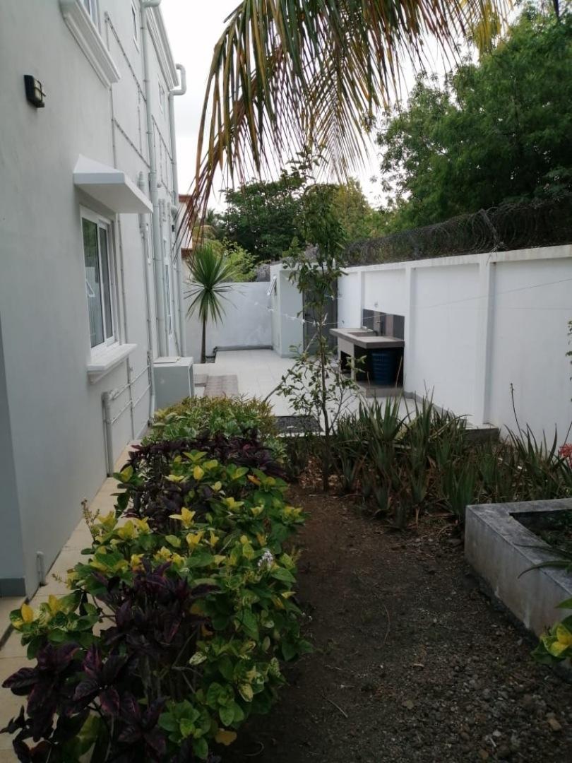 Charmante maison/villa contemporaine à vendre à St Antoine avec piscine.