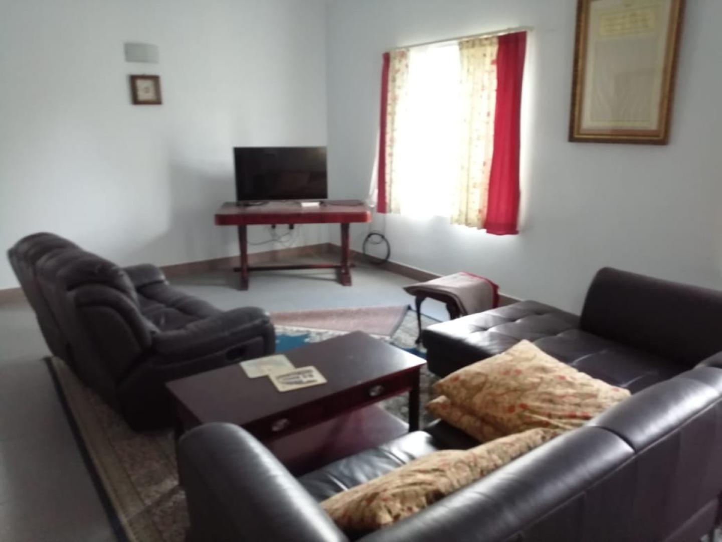 Charmante maison/villa contemporaine à vendre à St Antoine avec piscine.