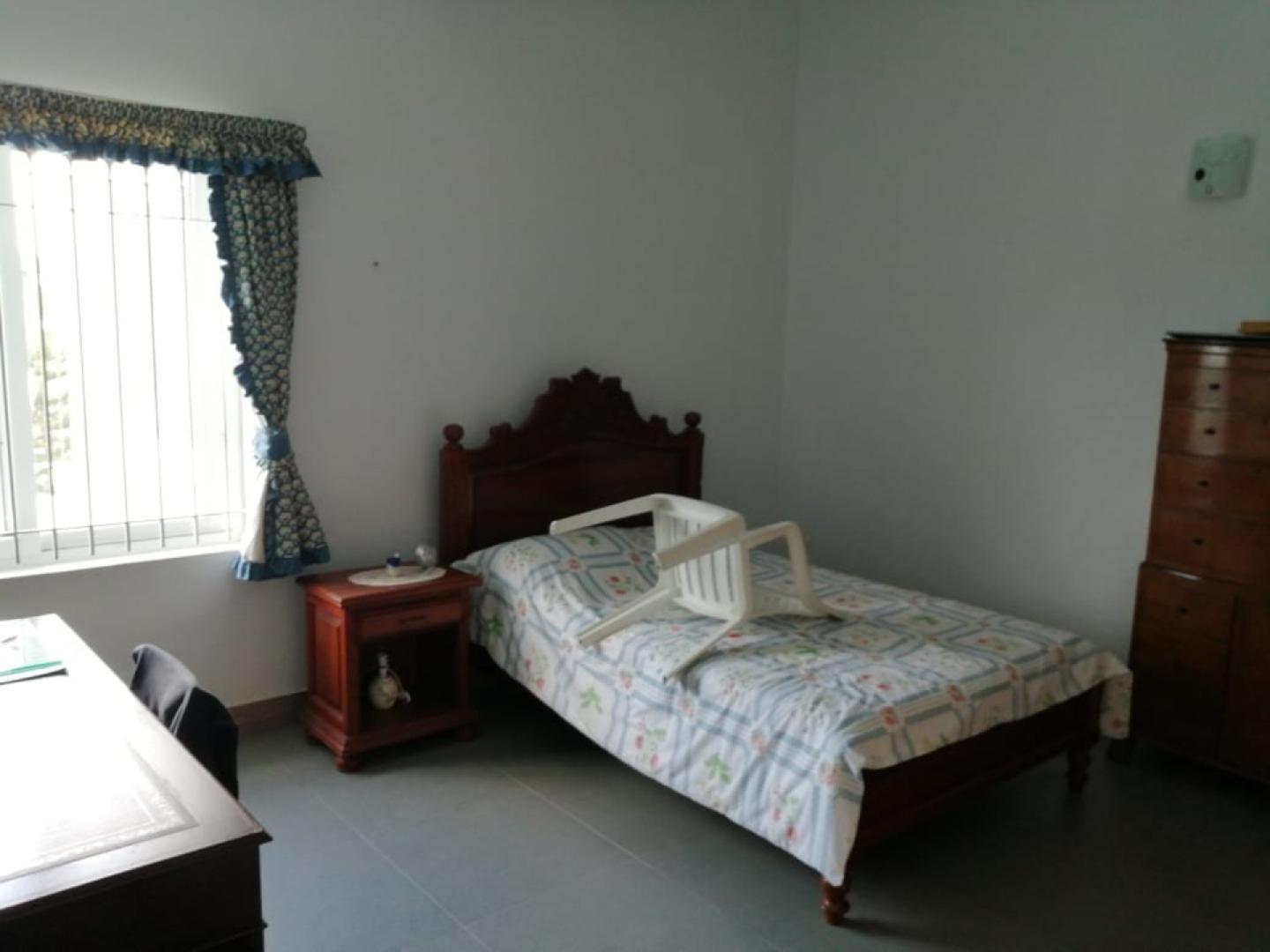 Charmante maison/villa contemporaine à vendre à St Antoine avec piscine.