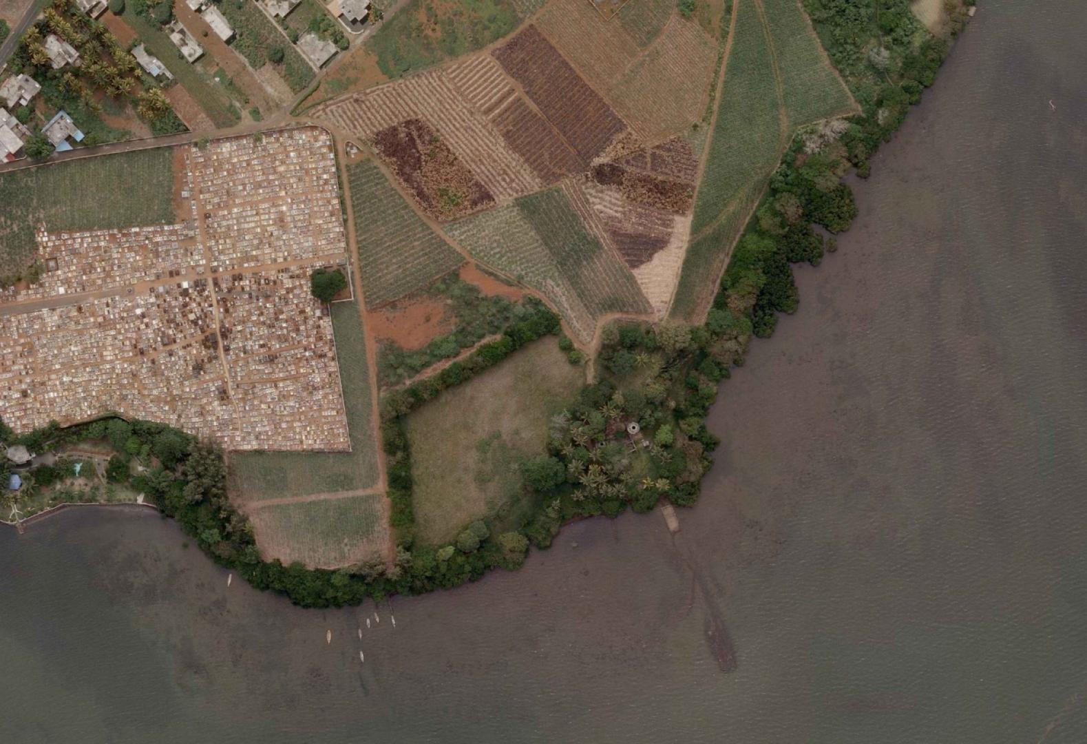 Terrain Pieds dans lL'eau en toute propriété de 1,95 arpents à vendre à Petit Bel Air, Vieux Grand Port.