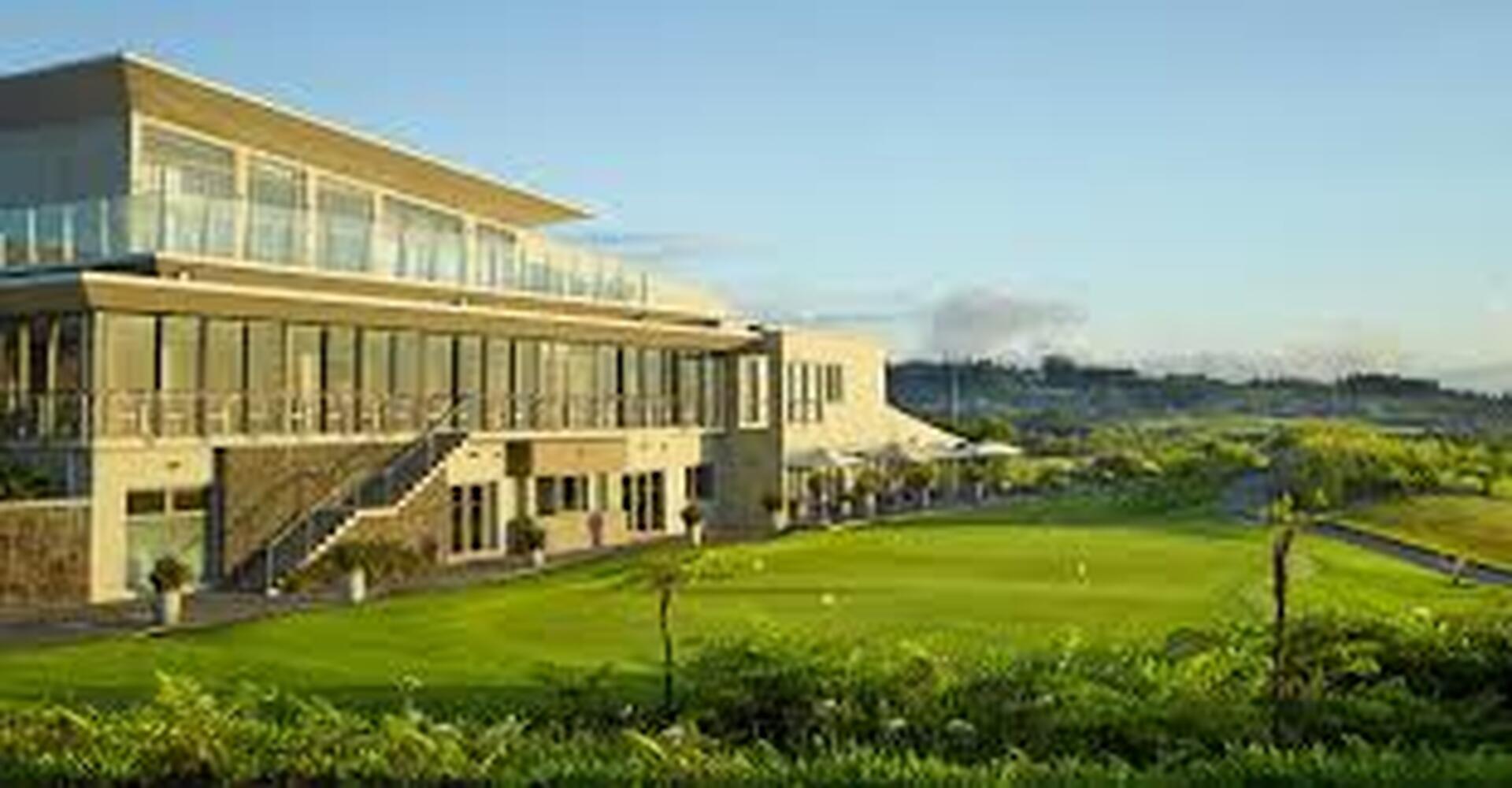 Terrain résidentiel à vendre à Avalon Golf Estate a Bois Cheri. Jardin,golf, parking sécurisé, vue mer et montagne. Rs 11 500 000.