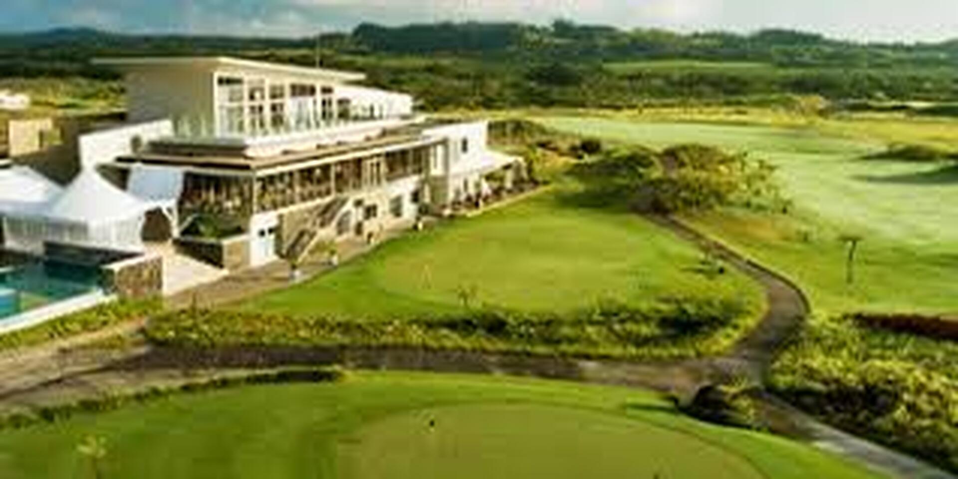 Terrain résidentiel à vendre à Avalon Golf Estate a Bois Cheri. Jardin,golf, parking sécurisé, vue mer et montagne. Rs 11 500 000.