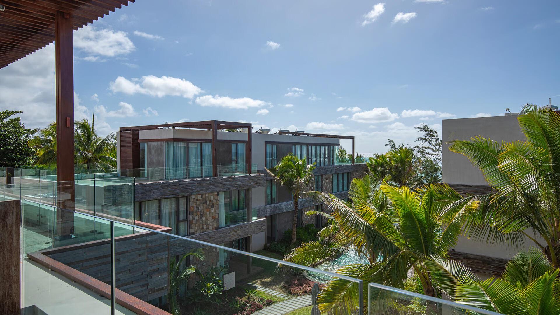 Penthouse en Bord de Mer à Vendre à Palmar | Vie de Luxe avec Accès Direct à une Plage de Sable Blanc