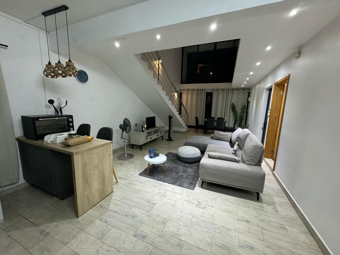 Villa Moderne de 3 Chambres à Vendre à Belle Mare au Morcellement Lakeview – Élégance et Sérénité en Bord de Lac