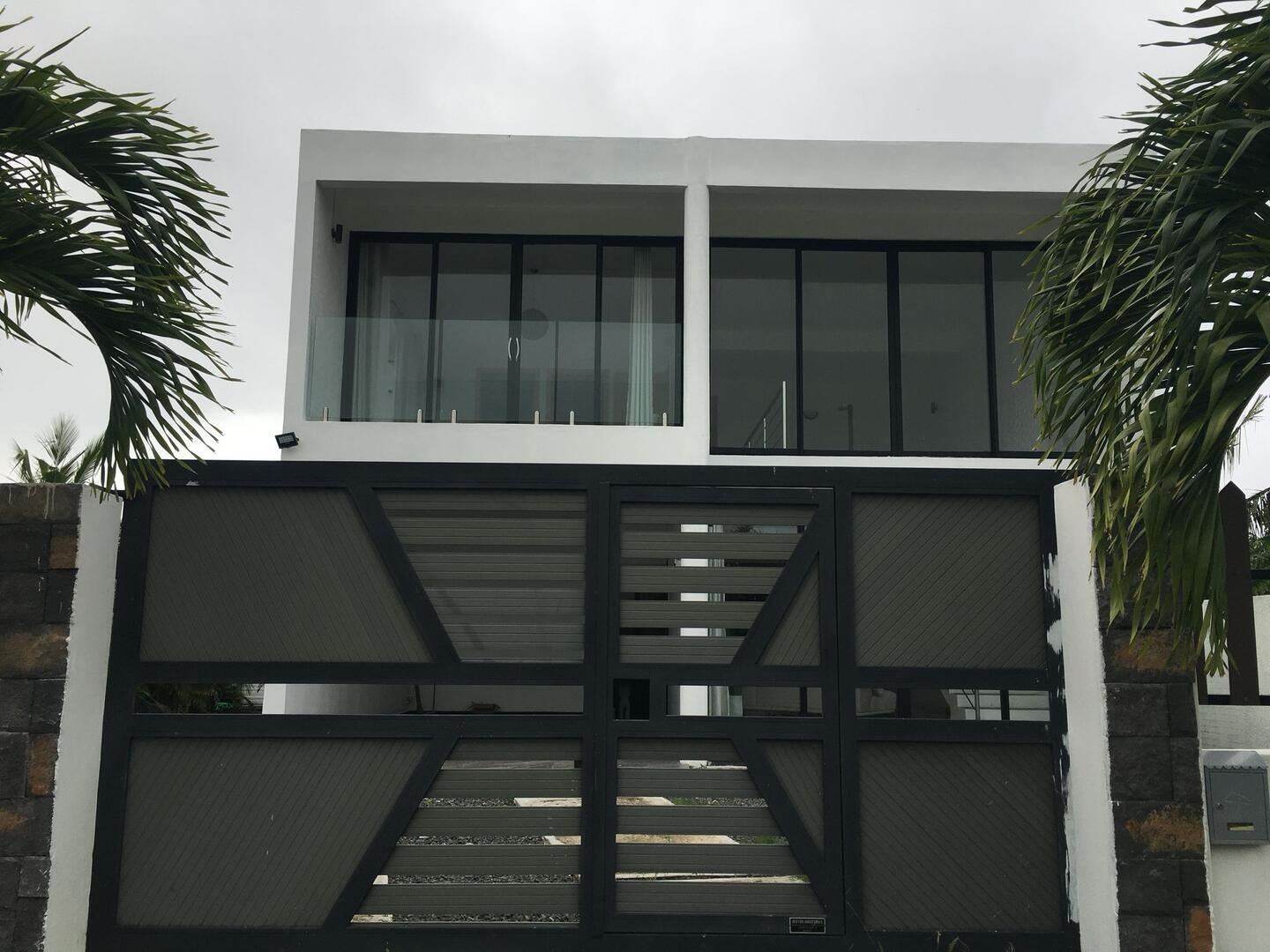 Villa Moderne de 3 Chambres à Vendre à Belle Mare au Morcellement Lakeview – Élégance et Sérénité en Bord de Lac