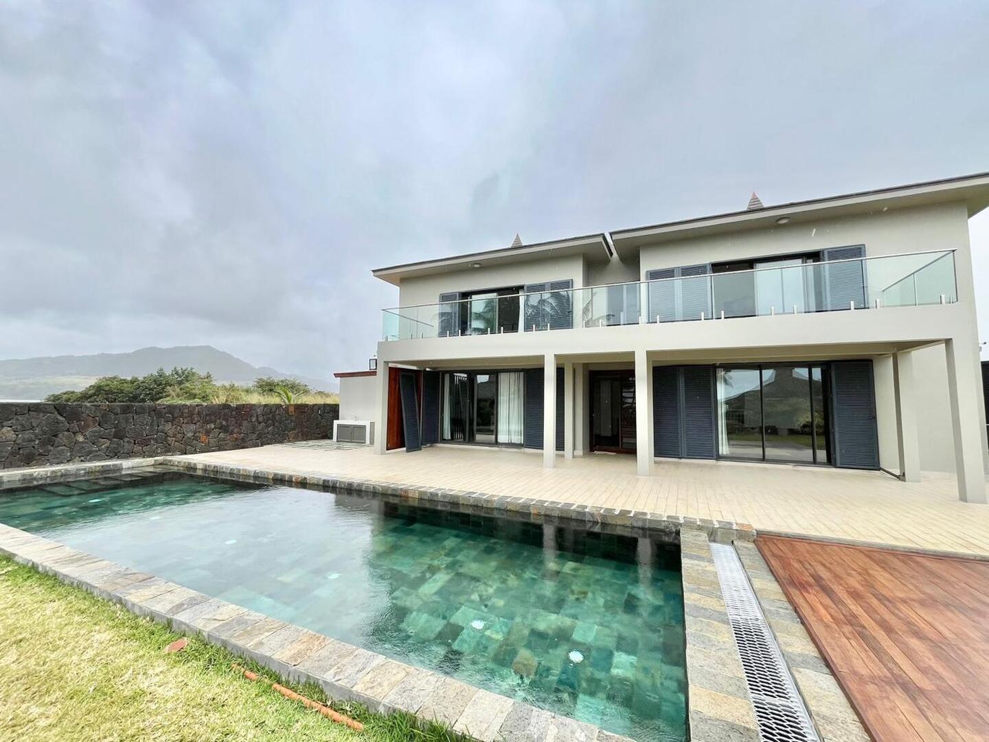 À Vendre – Villa RES Corail à Vieux Grand Port pieds dans l'eau