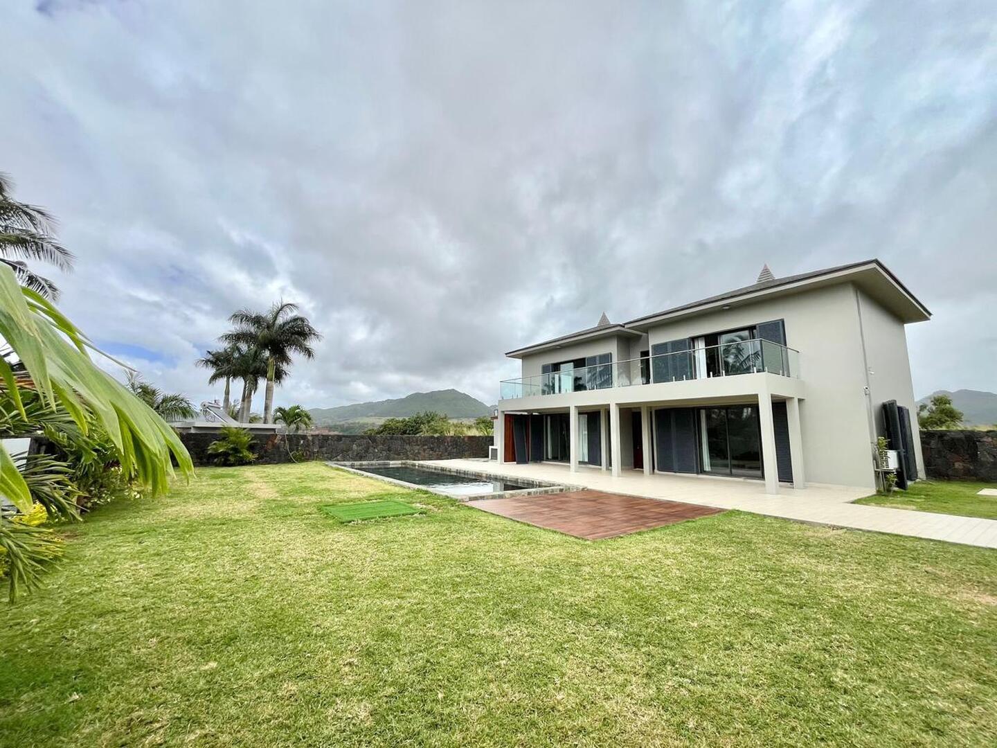 À Vendre – Villa RES Corail à Vieux Grand Port pieds dans l'eau