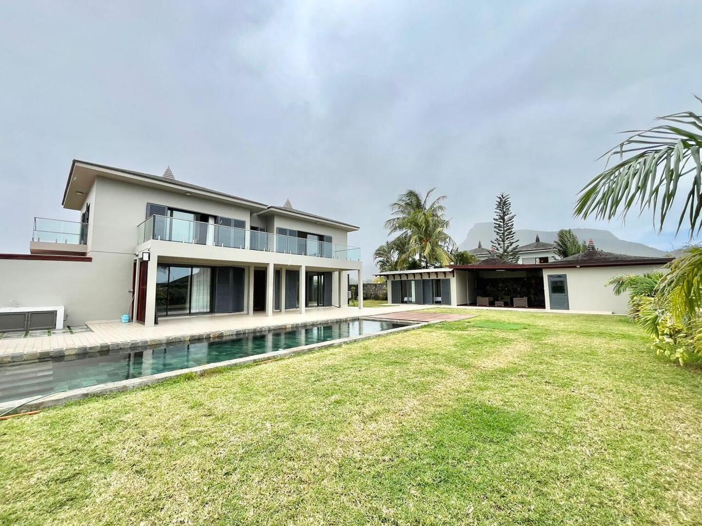 À Vendre – Villa RES Corail à Vieux Grand Port pieds dans l'eau