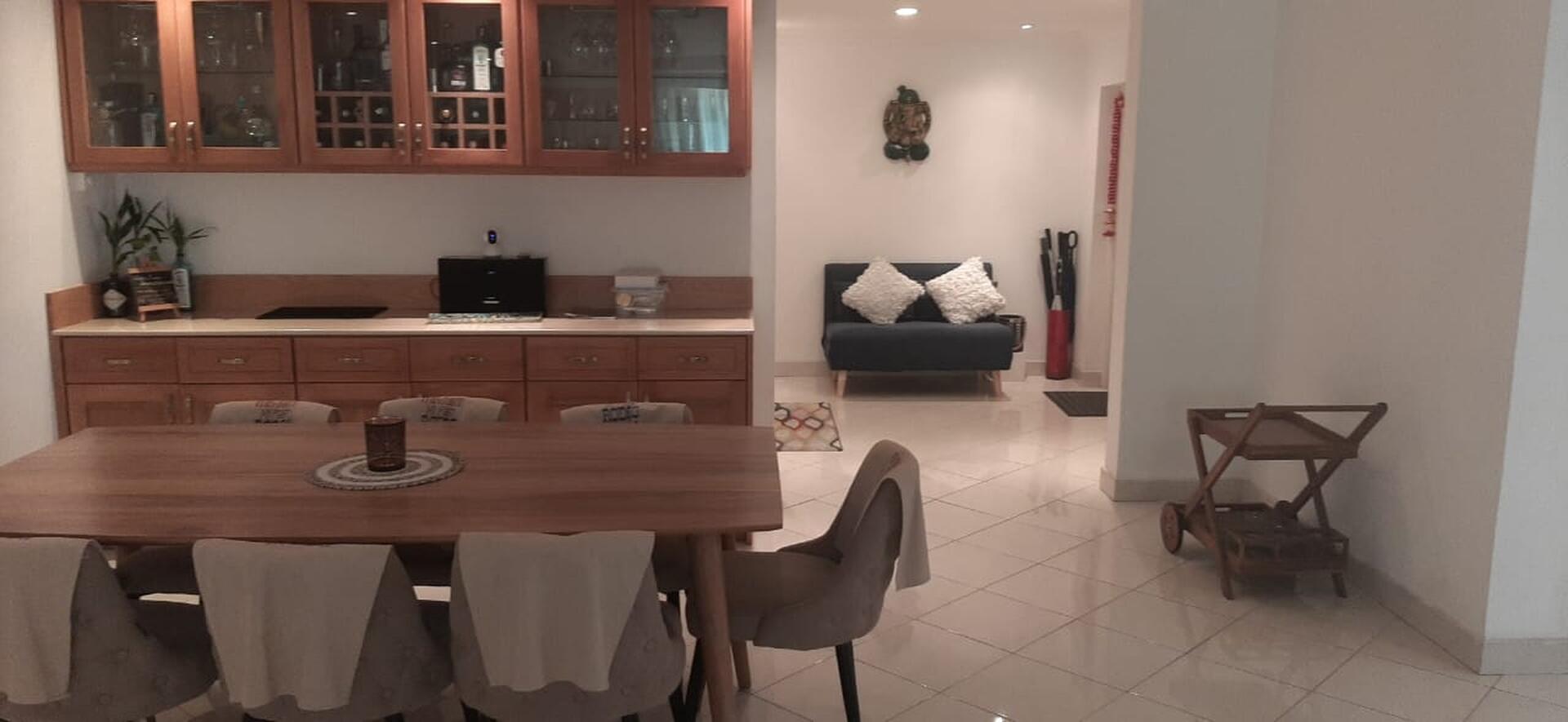 Penthouse à Vendre à Quatre Bornes – 350 m² de Luxe Moderne