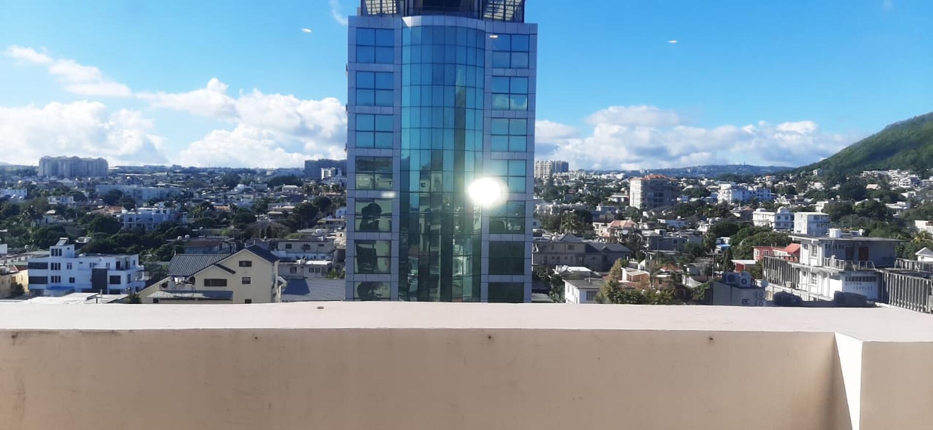 Penthouse à Vendre à Quatre Bornes – 350 m² de Luxe Moderne