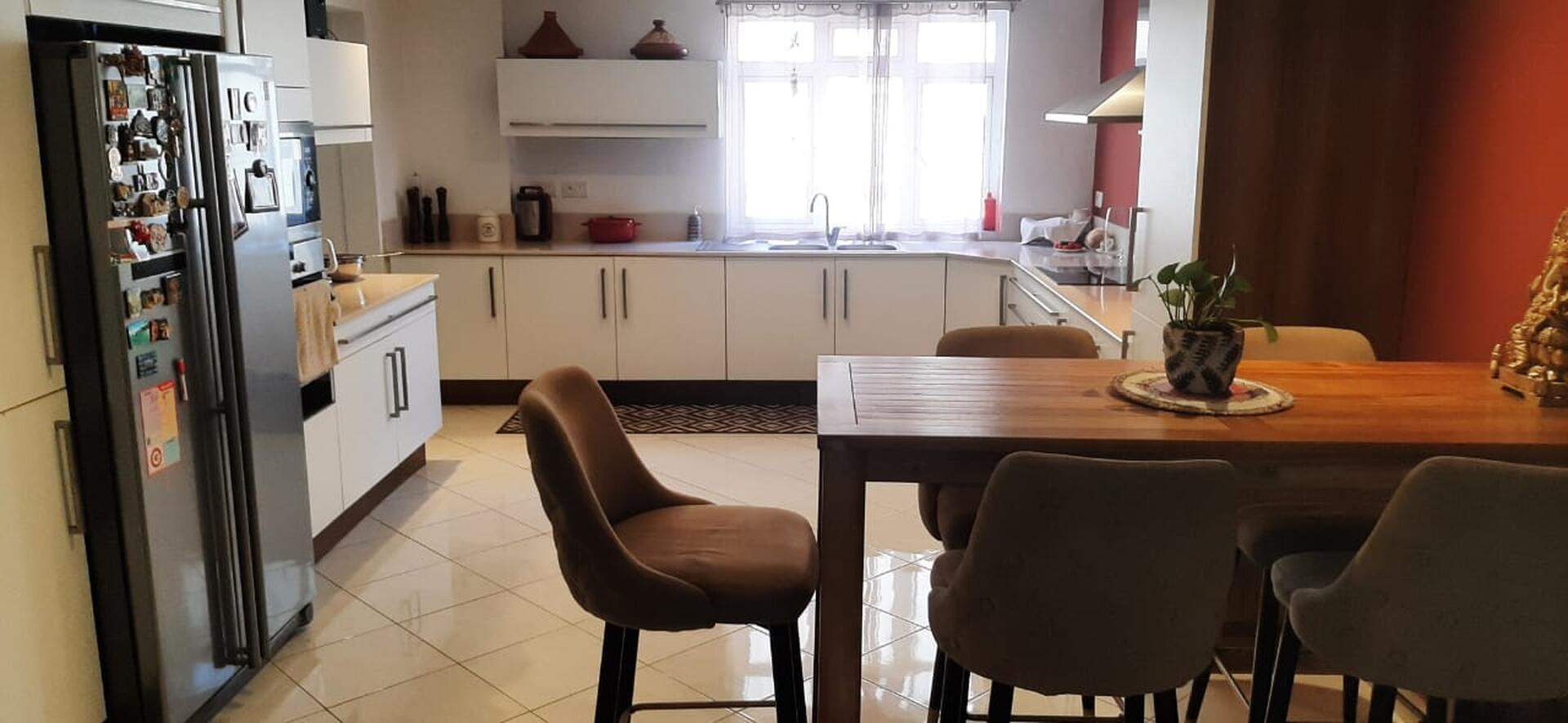 Penthouse à Vendre à Quatre Bornes – 350 m² de Luxe Moderne