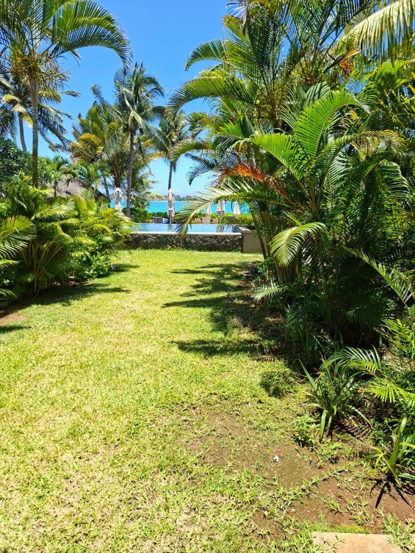 Appartement pieds dans l'eau à Pointe aux Canonniers, 154m², 3 chambres, vue mer, piscine commune