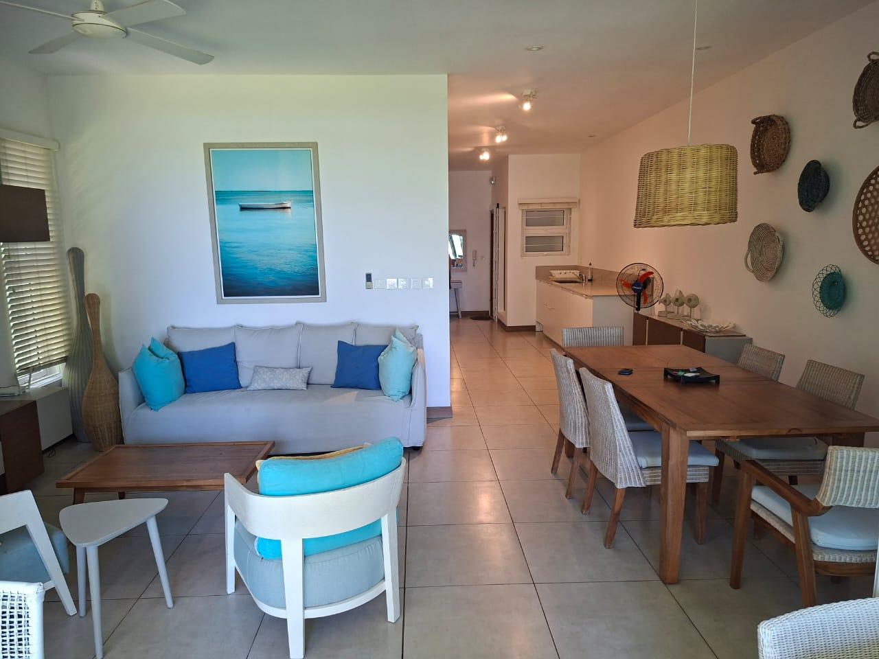 Appartement pieds dans l'eau à Pointe aux Canonniers, 154m², 3 chambres, vue mer, piscine commune