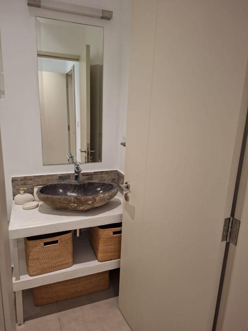 Appartement pieds dans l'eau à Pointe aux Canonniers, 154m², 3 chambres, vue mer, piscine commune